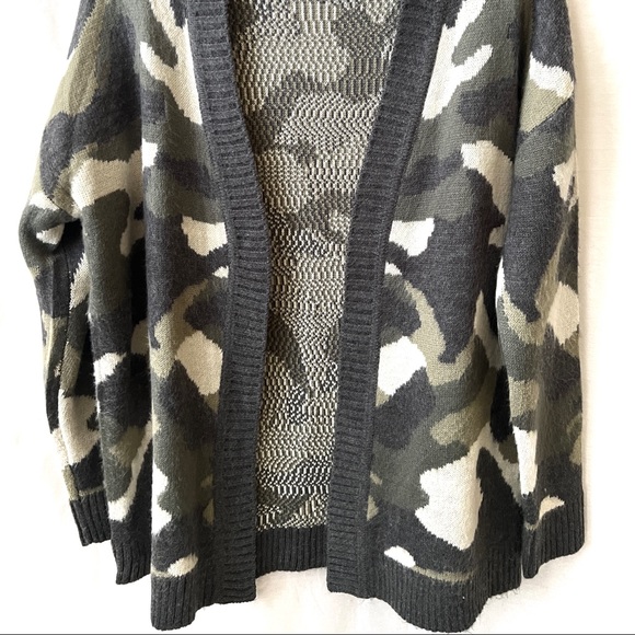 Women's Universal Thread Medium Cardigan Blazer in Camouflage Print - Picture 5 of 8